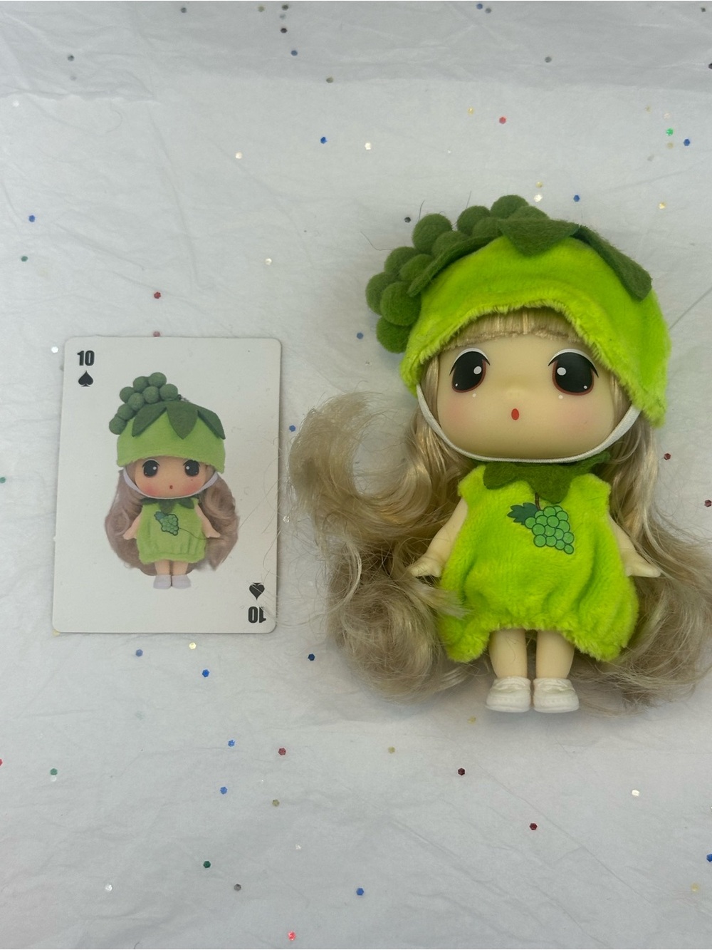 Green Grapes figure from the Ddung Fruit Series blind box SM-001